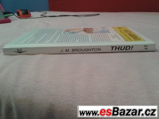 Kniha Thud: J.M. Broughton – fotografie 3
