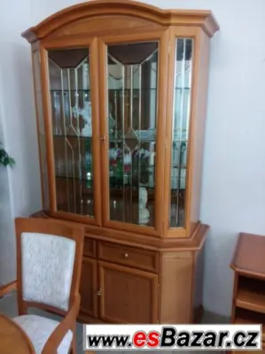 nádherný příborník třešeň