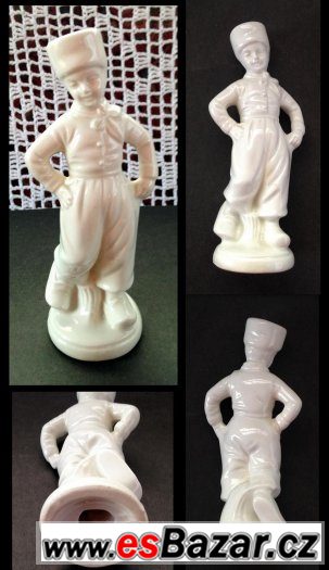 cca 15 cm vys.starý porcelánový kluk v kroji - signace čísla – fotografie 1