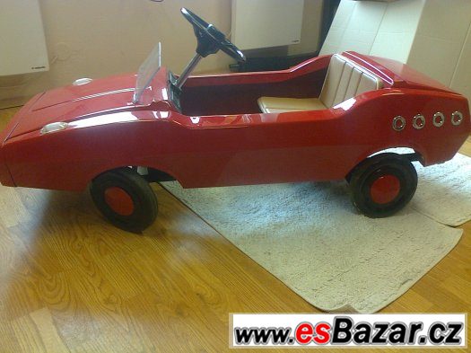 Krásné renovované šlapací auto - model DACIA – fotografie 5