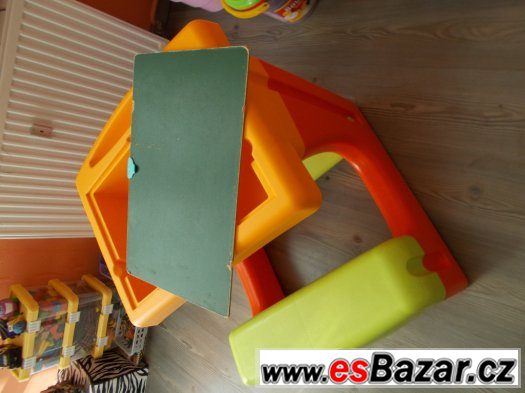 Smoby Plastový dětský stoleček Smoby s tabulí – fotografie 5