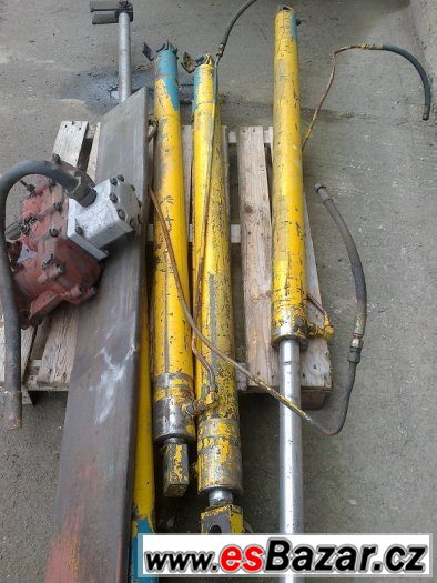 Hydraulická pístnice výsuvu podpěr Tatra AD 28 – fotografie 1