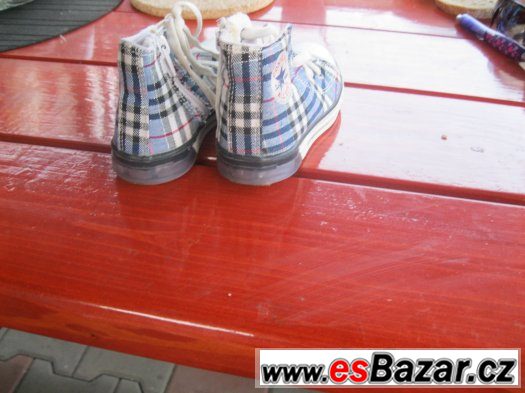 Prodám dětské kotníkové tenisky značky convers. – fotografie 2