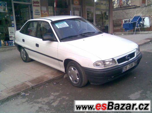 PRODAM DILY NA OPEL ASTRA F 1,7TD -SEDAN – fotografie 2