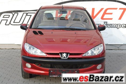 Prodám Peugeot 206 1.4i klima, centrál, serviska, POCTIVÉ KM – fotografie 2