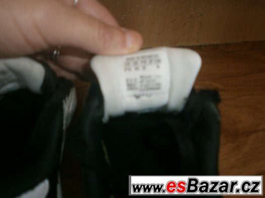 botičky Adidas vel.28- černobílé – fotografie 4