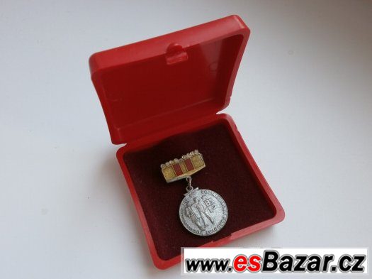 prodám plaketu s odznakem – fotografie 1