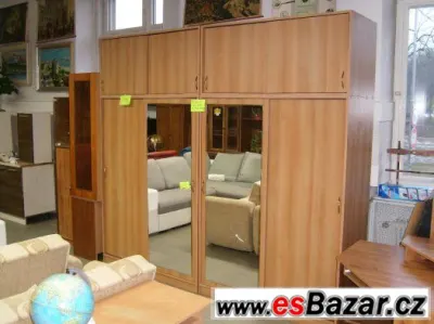 Bytelná šatní skřín