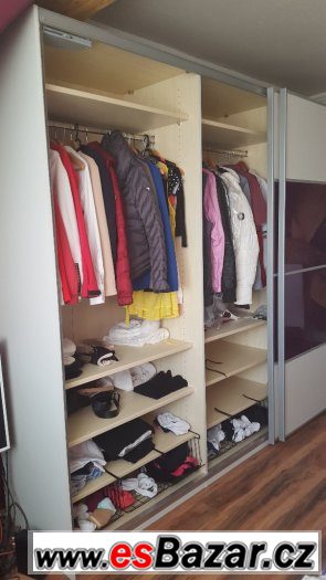 SKŘÍŇ S POSUVNÝMI DVEŘMI – fotografie 3