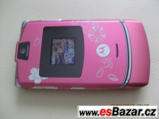 MOTOROLA RazrV3 pink  -  Z Á R U K A – fotografie 4