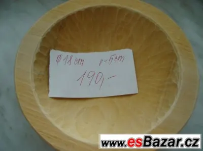 Ručně vyřezavaná dřevěná miska