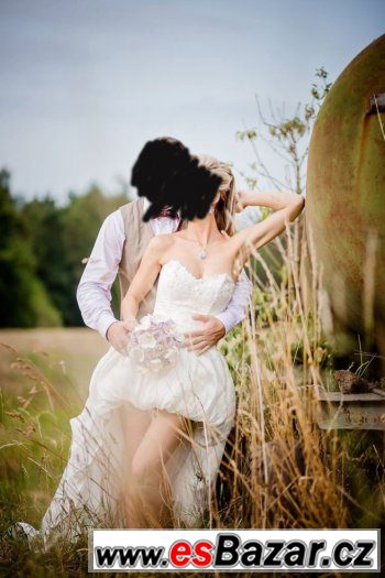 Svatebni šaty vpredu krátke vzadu dlouhe – fotografie 5