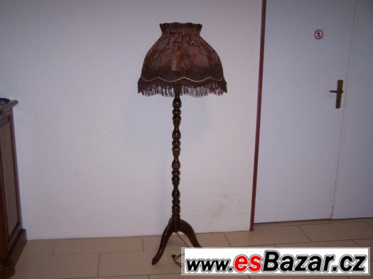 Krásná stojací lampa – fotografie 5
