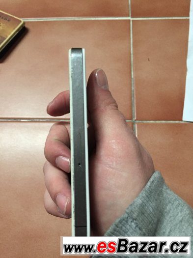 Apple iPhone 4 16GB White,s nabíječkou – fotografie 2