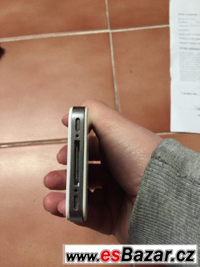 Apple iPhone 4 16GB White,s nabíječkou – fotografie 5