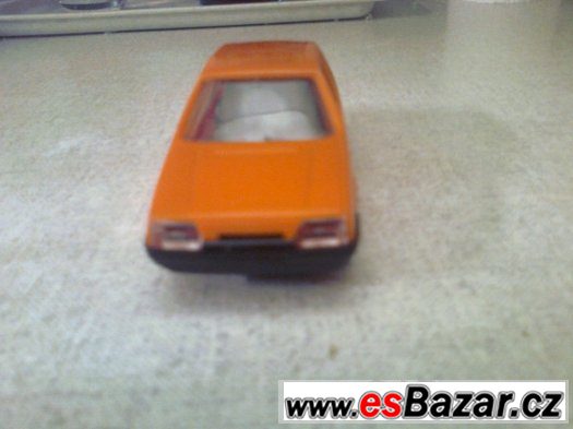 Kaden 1:43 Škoda Favorit – fotografie 3