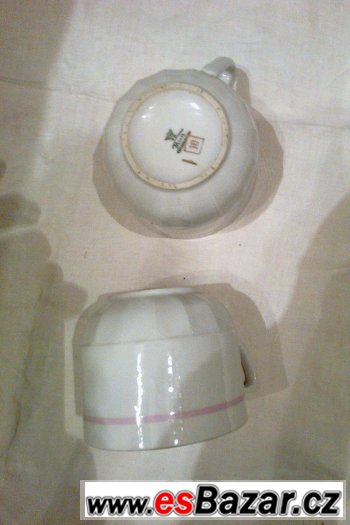 Porcelánový hrnek s růžovým pruhem, značený Thun Cz – fotografie 3