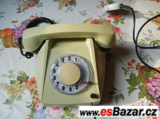Telefon s otočným ciferníkem – fotografie 1