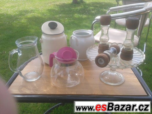 Smalt.konev s víkem(béžová)2L 200kč,skleněný džbánek 1L. – fotografie 1