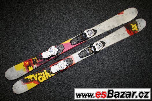 Kvalitní juniorské freestyle lyže Volkl v délce 118 cm – fotografie 1
