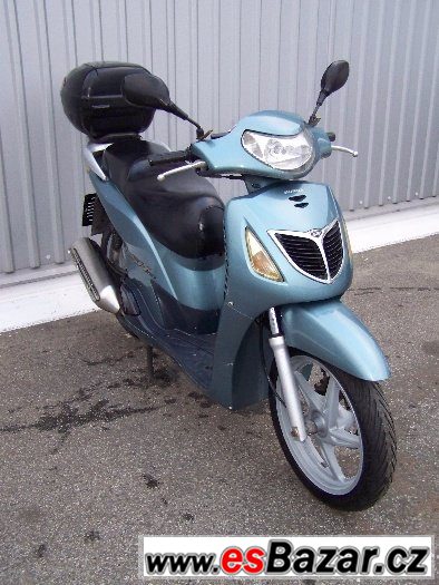 Honda SH 125 (2004) SLEVA DO KONCE ROKU – fotografie 2