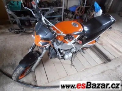 Yamaha FZR600  přestavba na street fighter r.1990 51.7kw sup