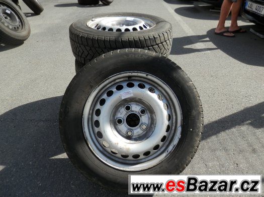VW Transportér T5 4 zimní kola 205/65R16 – fotografie 1