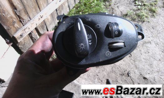vypinac svetel focus rok 2000 – fotografie 1