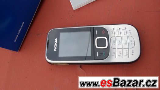 mobilní telefon mobil nokia 2330 stříbrný classic – fotografie 2