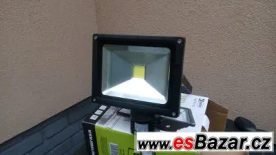 led reflektor 20W s pohybovým čidlem černý diody