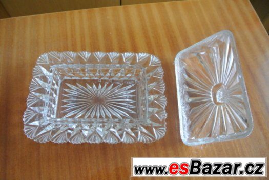 Ozdobná dóza z broušeného skla – fotografie 5