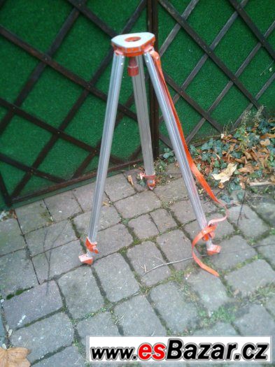stativ (nivelační) – fotografie 1