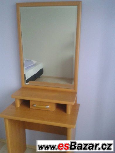 Toaletka se zrcadlem – fotografie 1