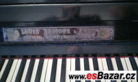 Piano cca 100let stare – fotografie 1