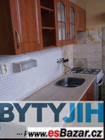 Byt 1+1, 40 m2, původní stav – fotografie 1