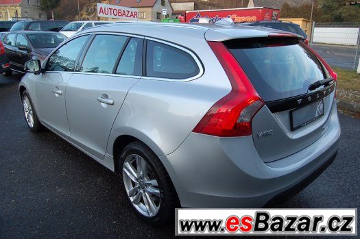 Volvo V60 D3 120 kW,  Summum – fotografie 1