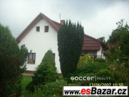 Prodej rodinného domu 4+1 s garáží v obci Holovousy. – fotografie 2