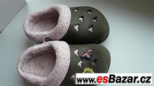 Hnědo-růžové, zateplené Crocs C 6 / 7 – fotografie 2