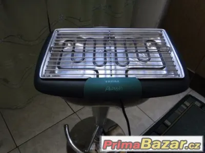 Kontaktní elektrický gril.