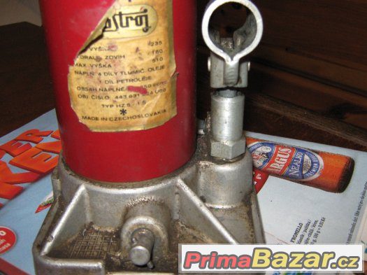 Prodám retro funkční hydraulický zvedák HZ5.1Š Jihostroj – fotografie 2