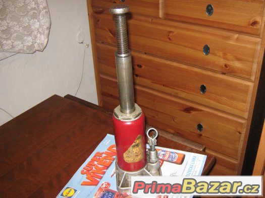 Prodám retro funkční hydraulický zvedák HZ5.1Š Jihostroj – fotografie 4