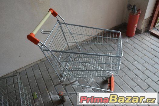Nákupní vozíky – fotografie 2