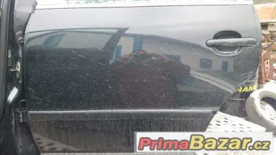 VW Passat 2004 kompletní dveře, víko kufru, černá metalíza