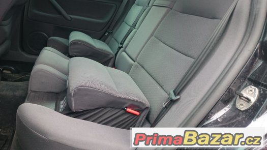 VW Passat 2004 integrované dětské sedačky,tažné zařízení – fotografie 1