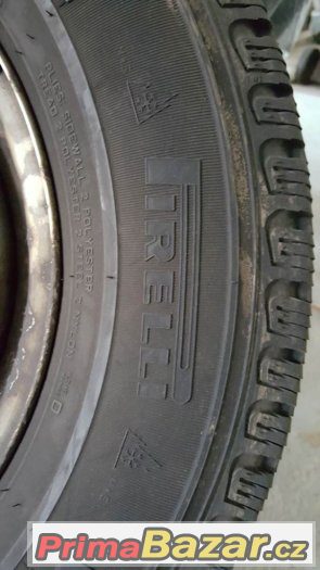 Pirelli zimní 215/70 R15 C vzorek 7mm, s disky jako nové. ci – fotografie 3