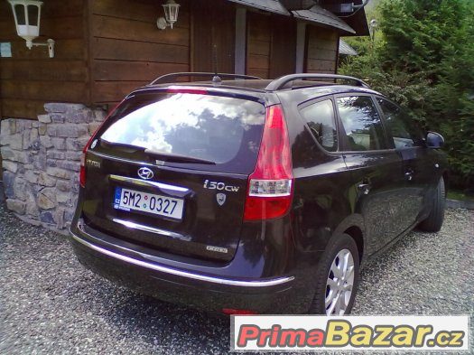 HYUNDAI i30 CRDí CW combi 2009 – fotografie 2