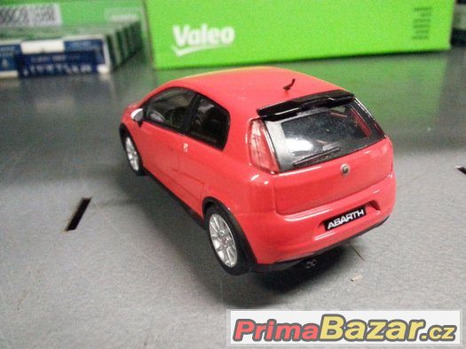 Model 1:24 Fiat Grande Punto Abarth – fotografie 4