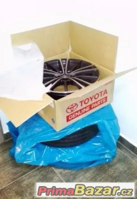 Dvě 17" originální litá kola z TOYOTY GT86