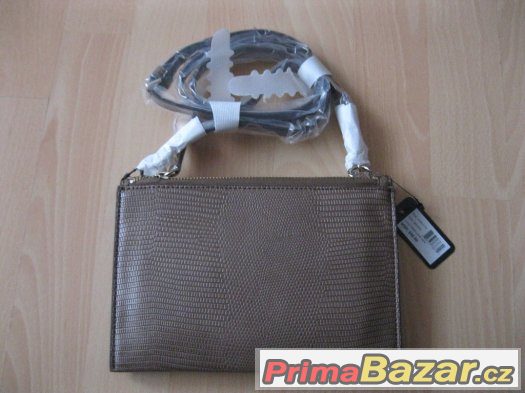 Guess crossbody kabelka a psaníčko v 1 – fotografie 2