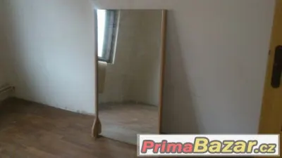 Pěkné velké zrcadlo